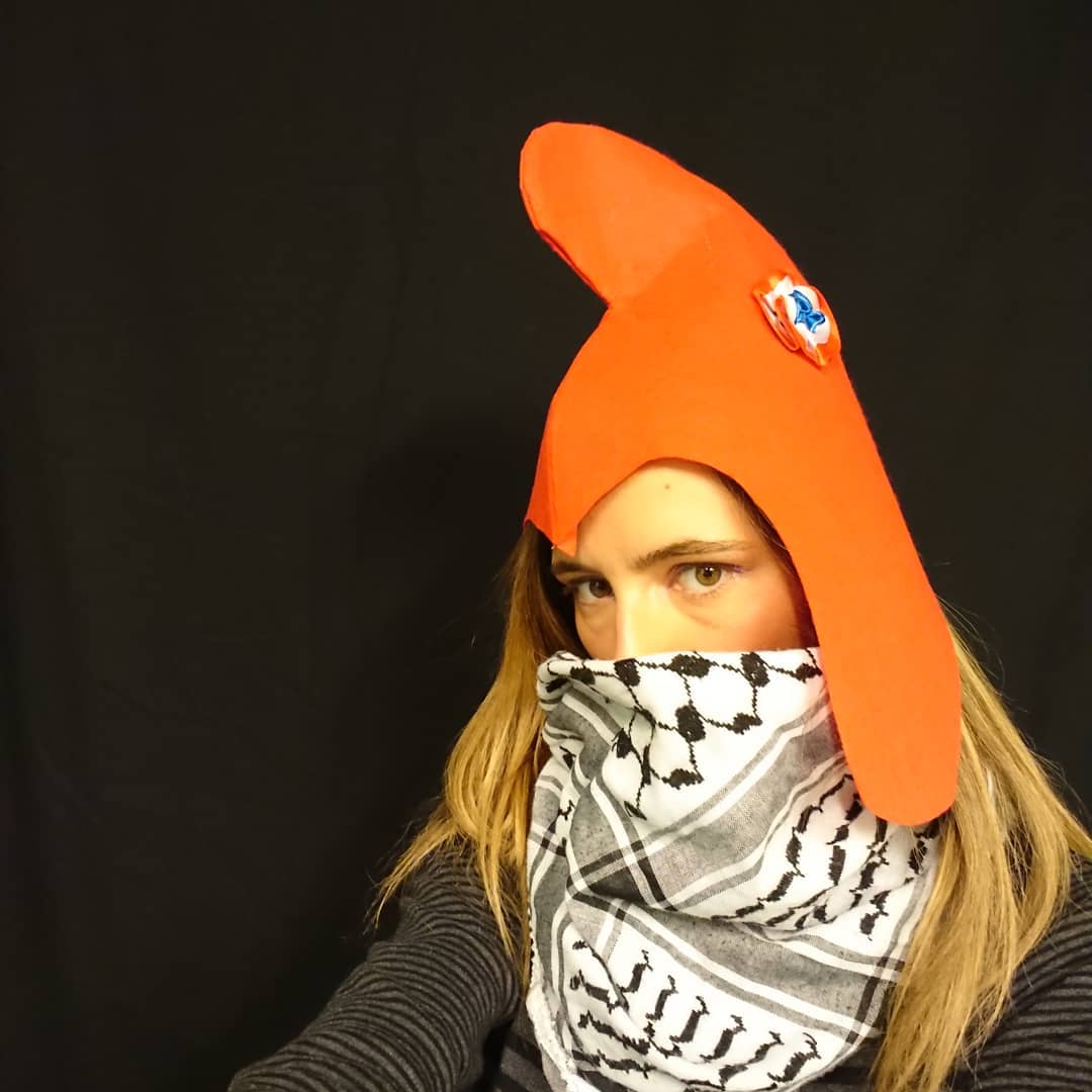 Photo d'Alice avec un bonnet phrygien